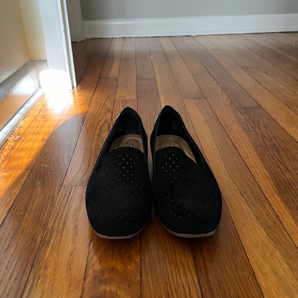 Clarks Juliet Hayes Heeled Loafers in Black - Picture 2 of 7